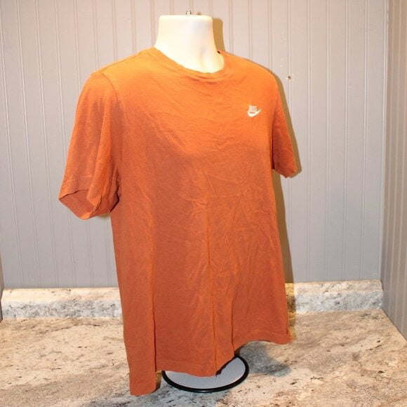 Nike Sportswear Club Men's T-Shirt - Size M