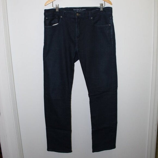 Bannan Republic The Traveler - Size 34x32 Slim Jeans